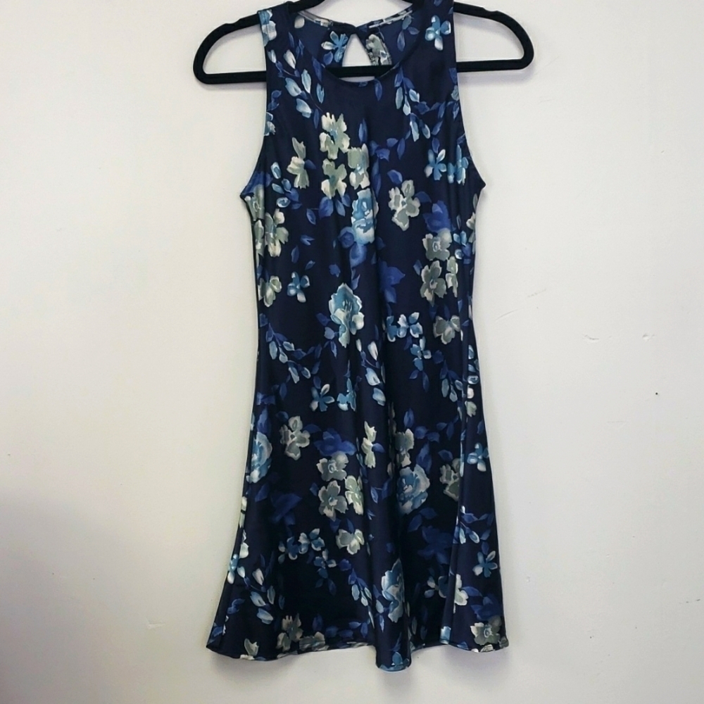 Little Summer Dress Polyester Satin Blue Floral Print Cut in Shoulders S/M VGUC - Picture 9 of 10